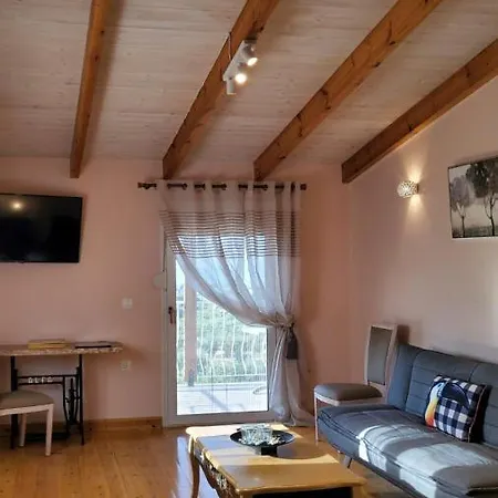 Momentum X - Modern Maisonette With Pool & View