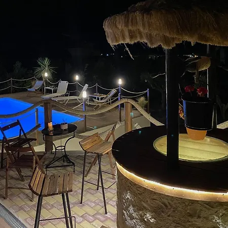 Momentum X - Modern Maisonette With Pool & View Hanya